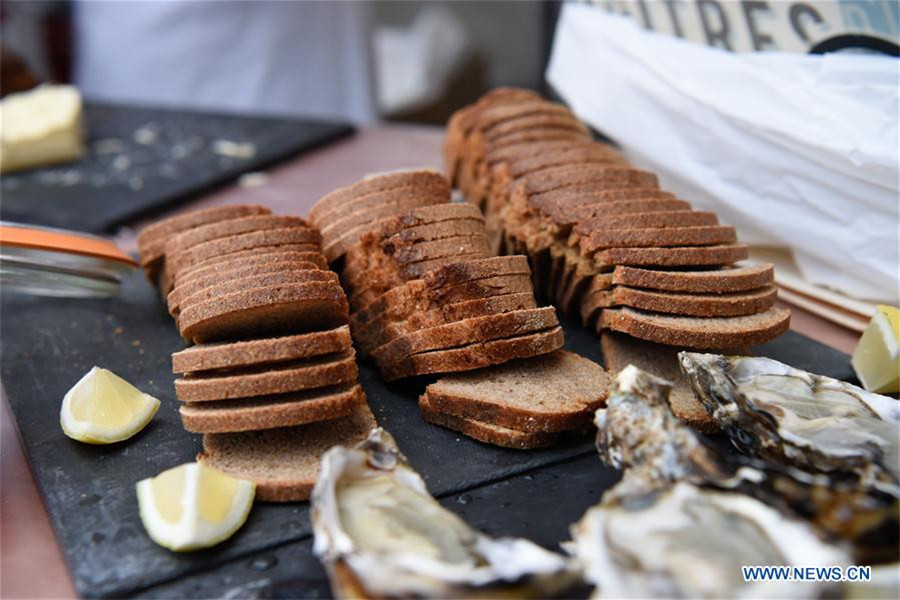 Pastry cooks participate in charity bazaar in Paris