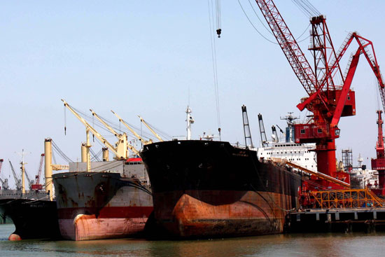 COSCO shipyard joint venture to close, as losses mounting