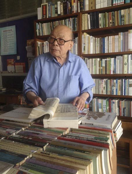 Book lovers flock to 117-year-old store run by elderly man