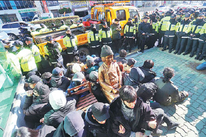 Japan to recall ambassador from Seoul over 'comfort women' statue