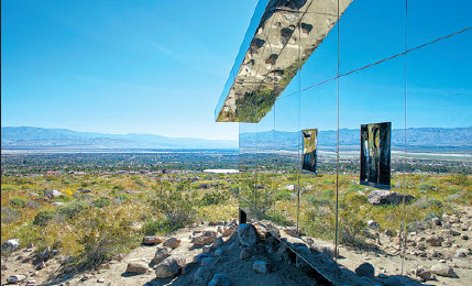 'Land art' makes California a selfie center