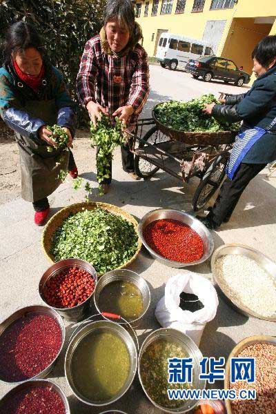 Chinese greet traditional Laba Festival