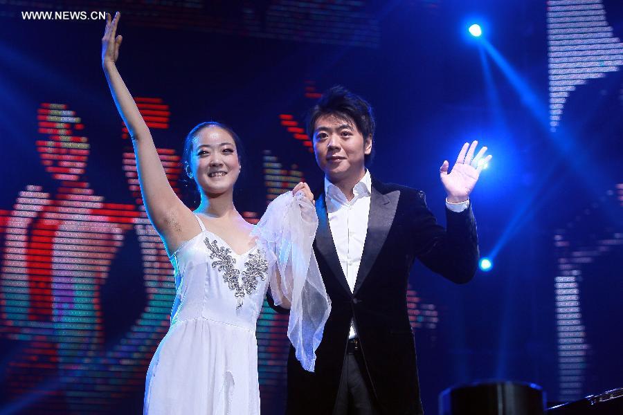 Lang Lang holds new year concert with Karen Mok