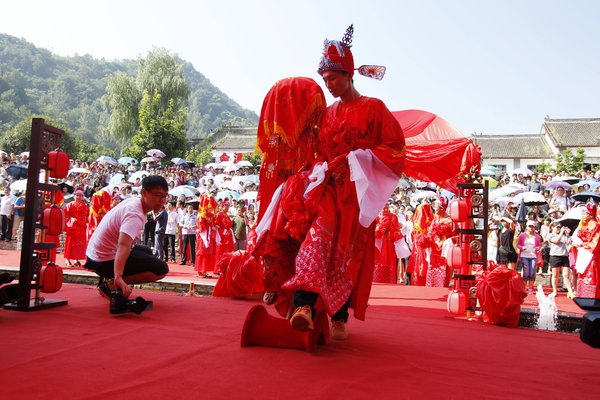 Qixi: Enjoy traditional festival the ancient way