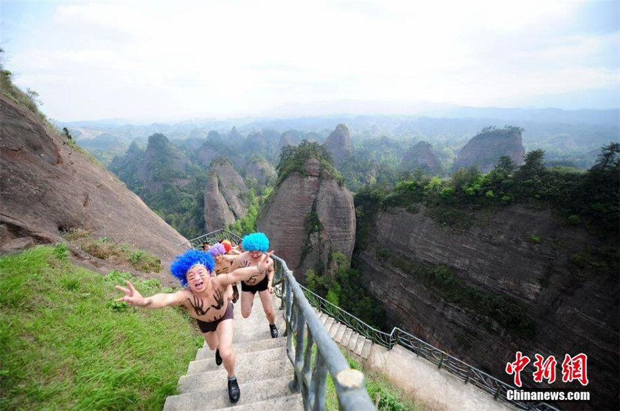 Undies run in Wanfo Mountain in Hunan