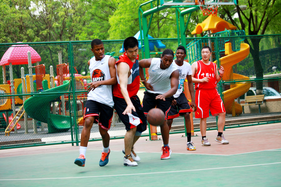 Basketball match held to engage China Daily readers