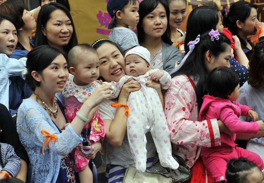 Fuzhou mothers launch campaign to promote public breastfeeding