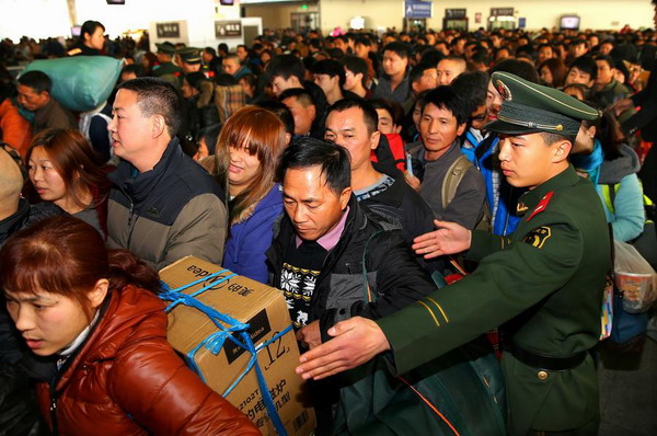 Armed police help chunyun