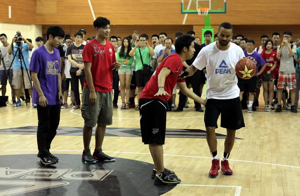 In photos: Parker, Landry meet fans in Beijing