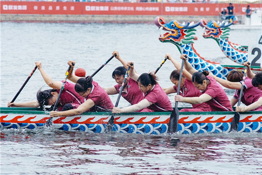 Dragon boat race promotes cross-Straits ties