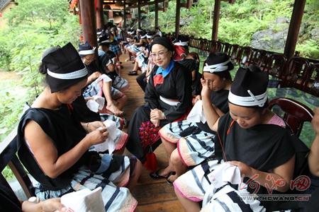 Yao women attend embroidery training