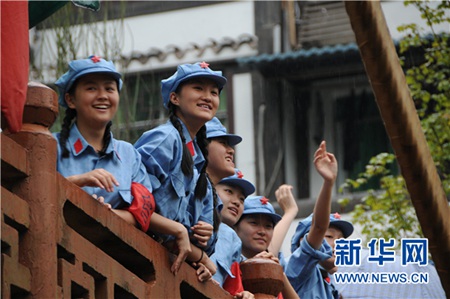 Huge flash mob recreates famous Long March battle in Guizhou