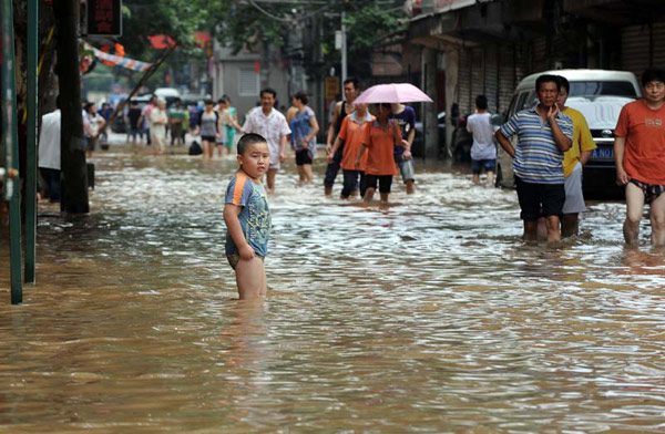 Heavy rain hits Central China