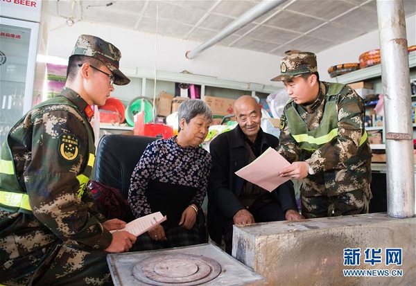 Frontier soldiers patrol Shenzhou-XI landing area