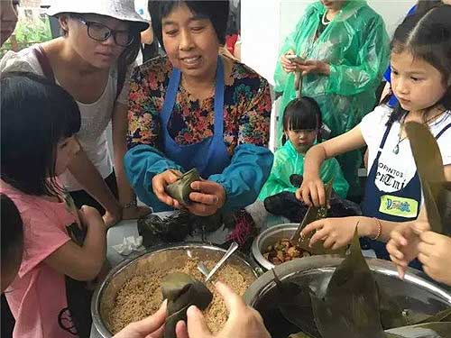 Families visit Dianshan Lake for Duanwu Festival