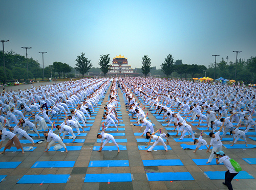 Yoga festival opens in Wuxi