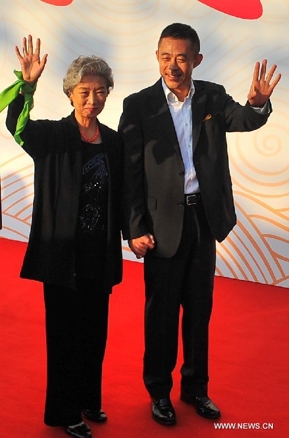 Stars shine at red carpet of 24th China Golden Rooster and Hundred Flowers Film Festival