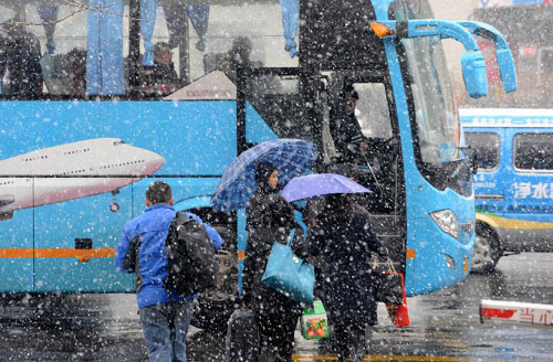 People walk in snow in Qingdao