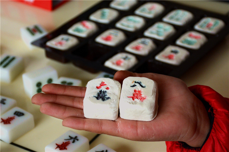 <EM>Tangyuan</EM> and mahjong: Wrapping fun in food