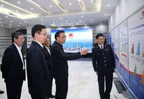 Premier Li Keqiang visits Shanghai free trade zone