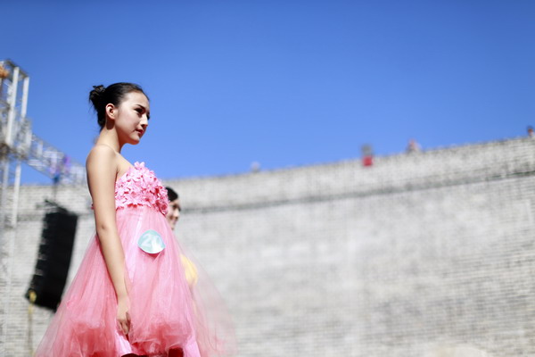 Models at car festival in N China