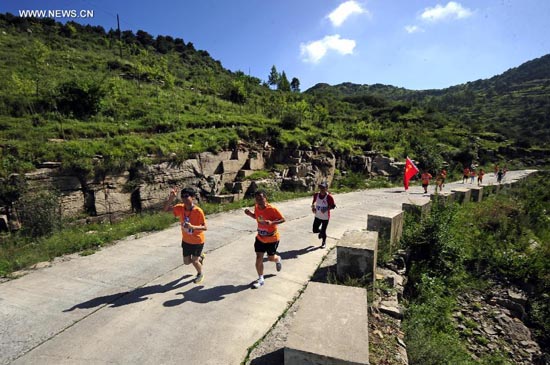 Runners gather on southern Taihang Mountain for jogging event