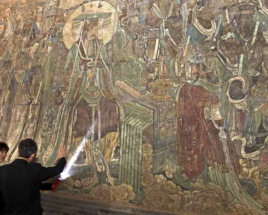 Replica of Yongle Palace’s murals fascinate visitors