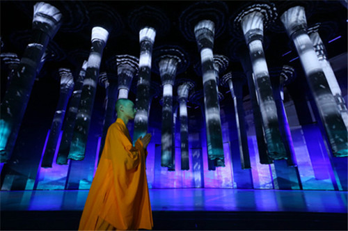 Overseas media watches Buddhist drama at Mount Wutai