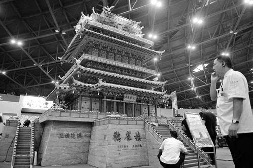 Eight-meter wheat tower wows visitors at Shanxi expo