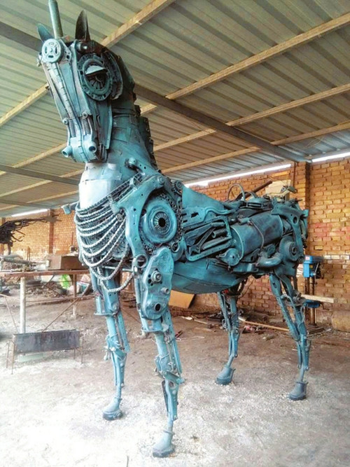 Shanxi pair turn scrap metal into art