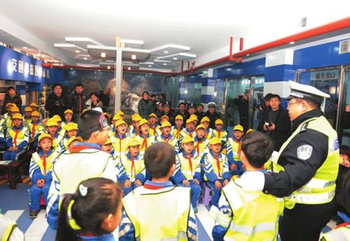 National Traffic Safety Day hits the road in Taiyuan