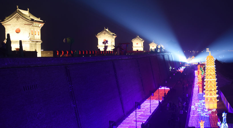 Lantern show illuminates ancient Taiyuan county