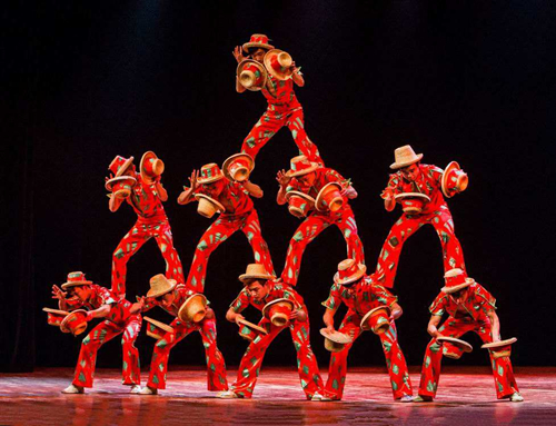 Chinese acrobatics thrill audience at 1,100-seat theater