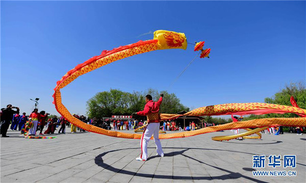 Diabolo activity held at Guanque Pavilion scenic spot