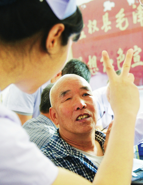 Visually-impaired people of Zuoquan receive free eye checkups