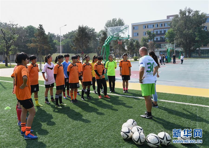 Football booms in Jinzhong school