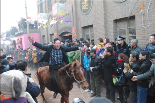 Horse racing returns to old Shanxi village