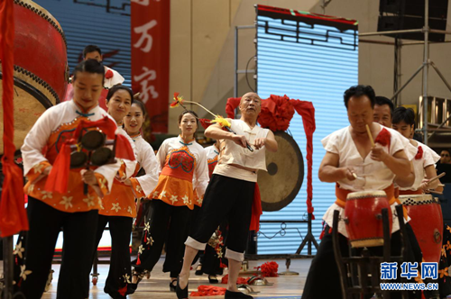 Gong and drum show staged in Taiyuan