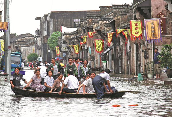 Residents in old city centers require financial aid to cope with floods