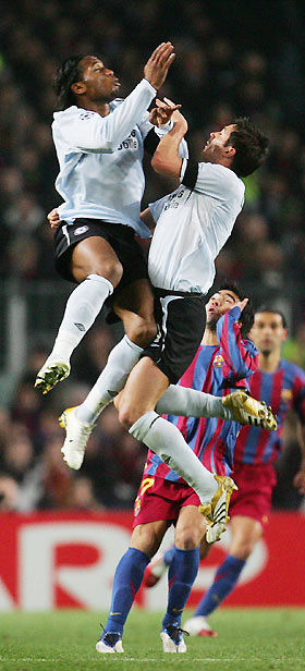 Chelsea's Didier Drogba (L) and Frank Lampard (C) jump for the ball as Barcelona's Deco watches during their Champions League first knockout round return leg soccer match at the Nou Camp stadium, Barcelona March 7, 2006. [Reuters]