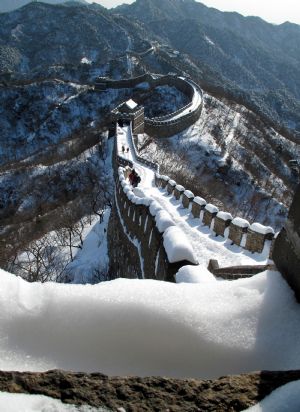 Heavy snow blankets magnificent Great Wall