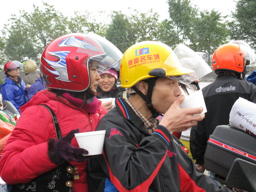 100,000 migrant workers motorbike home