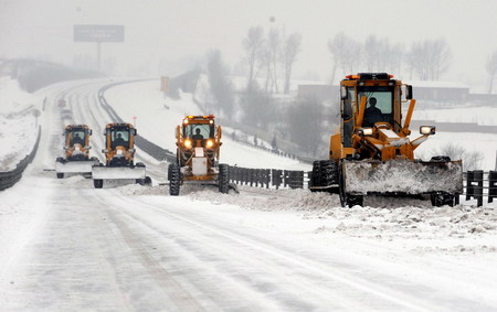 Highways closed due to snowfall in NE China