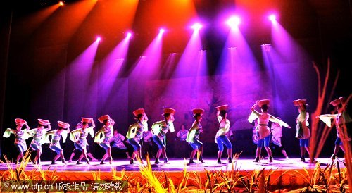 Traditional dance at Wuhan Opera House