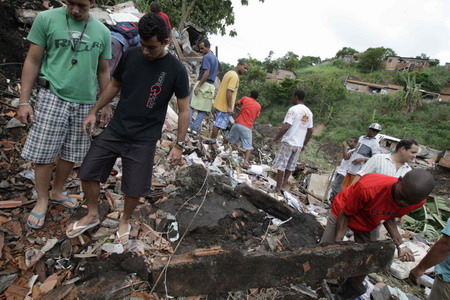 Slum disappears after mudslide near Rio