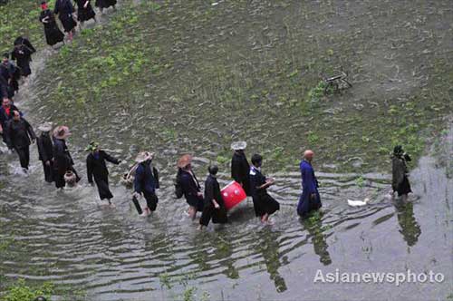 Miao water drum dance celebrates offering