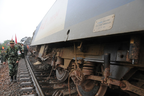 10 killed as passenger train derails in E China