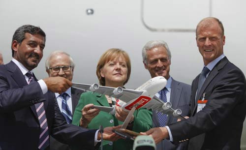 Merkel greets robot at Air Show