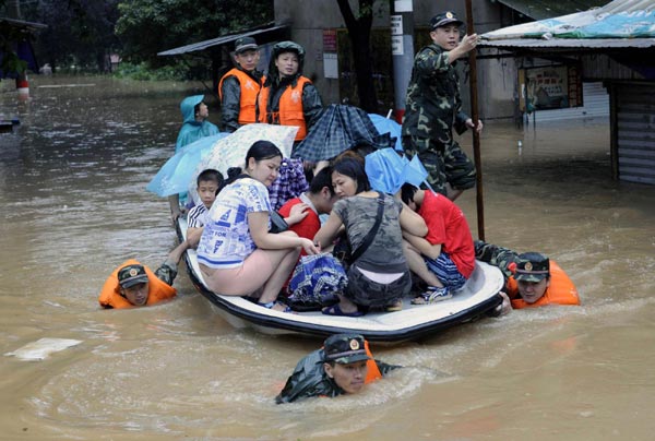 E China pounded by heavy rain