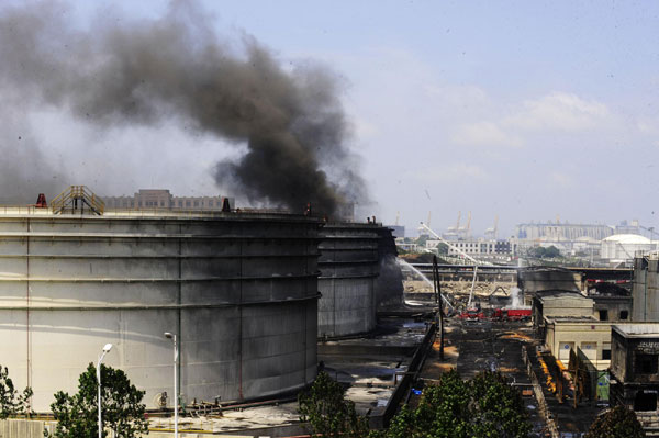 Oil tanks safe after pipeline explosion and 44-hour blaze